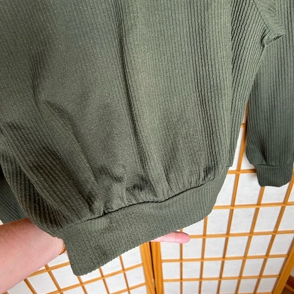 Hollister Olive Green Ribbed Boyfriend Cropped Sweatshirt size Small - Picture 7 of 10